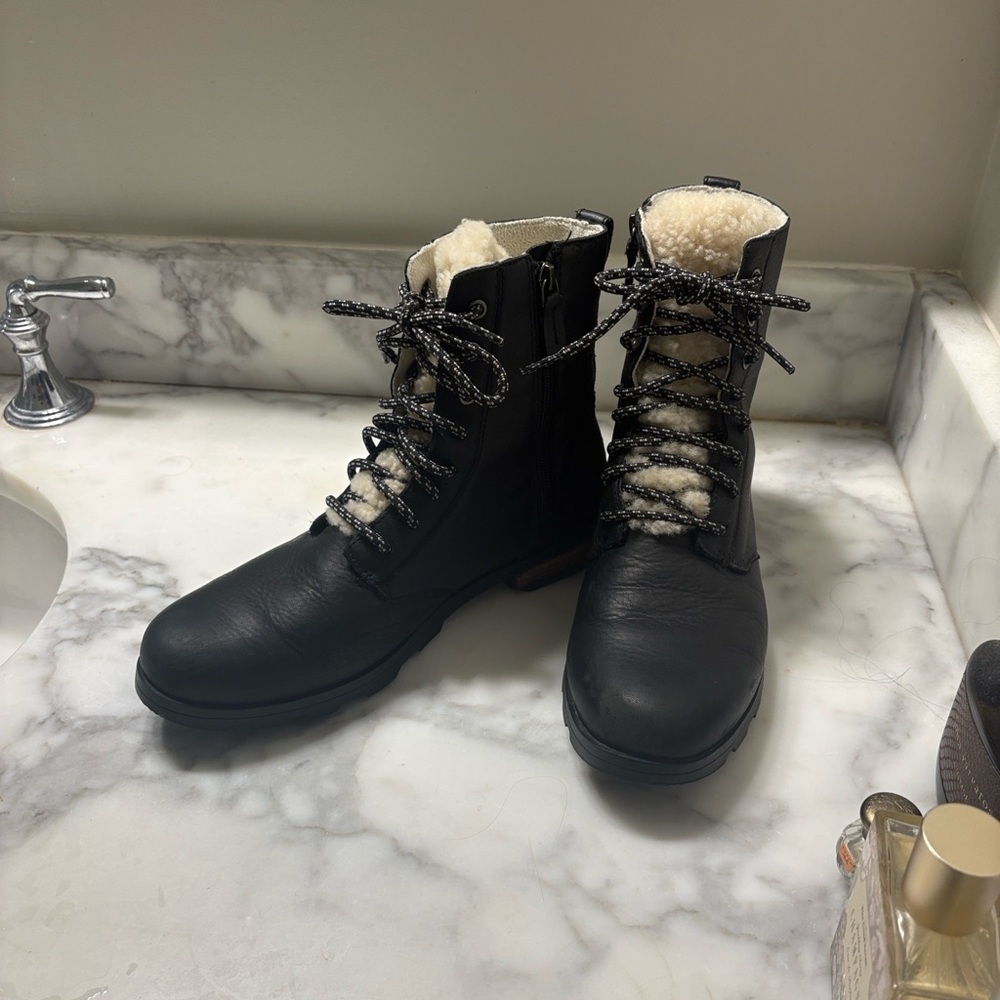 Women's Black Sorel Emelie Shearling Winter Lace-Up Boots - Picture 7 of 8
